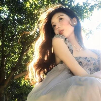 驼背人与舞女